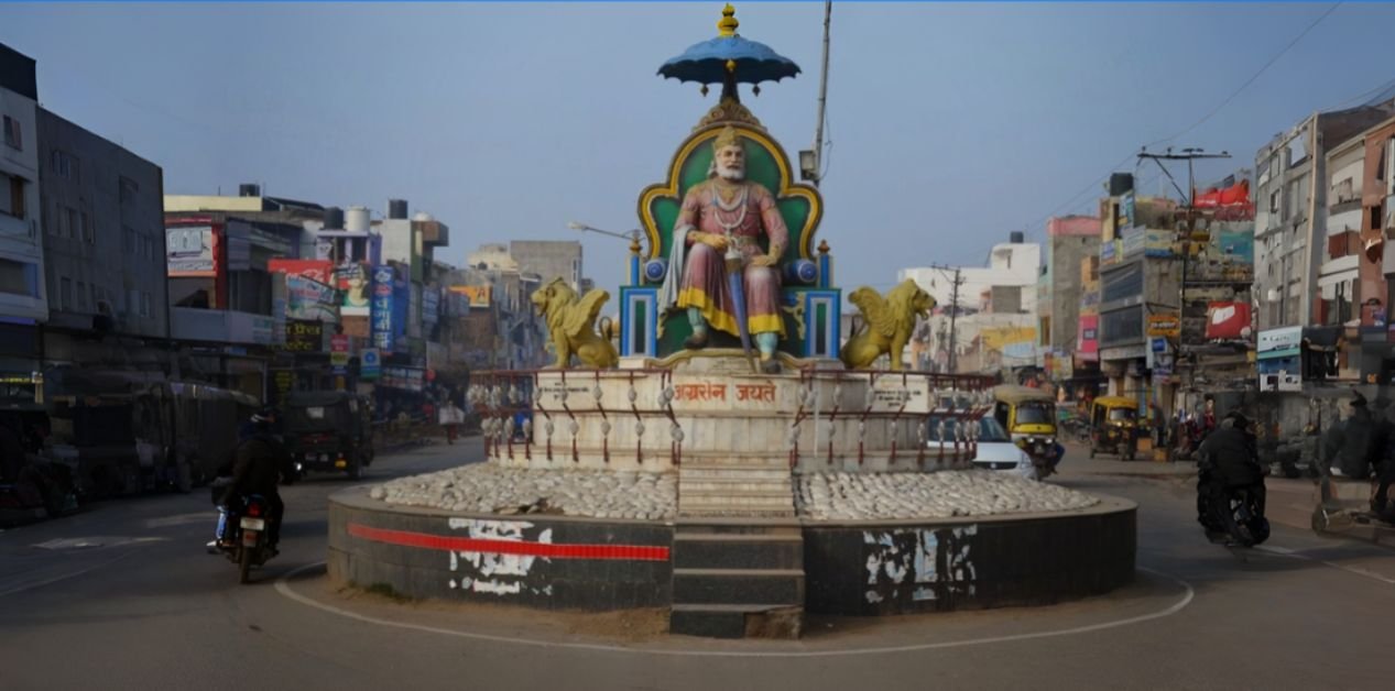 Mohan Nagar roundabout with a large statue at the center and busy city streets around it, representing the area for students searching for NEET Coaching Near Mohan Nagar.
